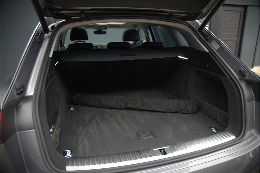 Audi e-tron e-tron 50 quattro Launch edition plus 71 kWh | Black Edition | Panoramadak | Memory Seats | Luchtvering | Adaptive Cruise Control | Keyless | Matrix LED | Leder | Stoelverwarming | NAP |