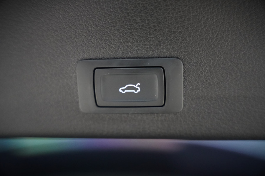 Audi e-tron e-tron 50 quattro Launch edition plus 71 kWh | Black Edition | Panoramadak | Memory Seats | Luchtvering | Adaptive Cruise Control | Keyless | Matrix LED | Leder | Stoelverwarming | NAP |