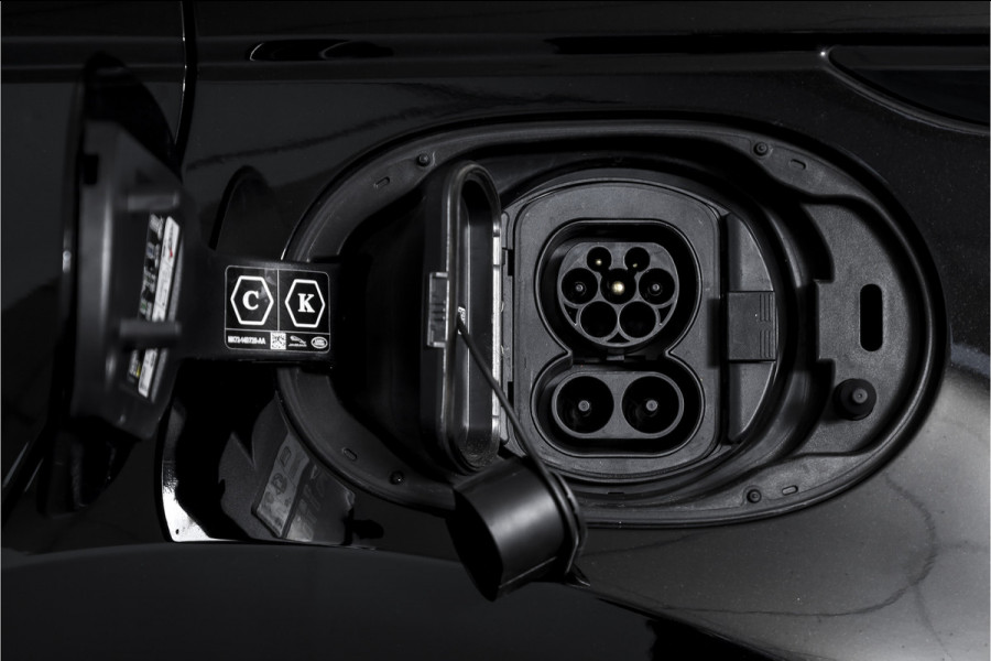 Land Rover Range Rover Evoque 1.5 P300e AWD R-Dynamic HSE - Automaat | Pano | Dig. Cockpit | Adapt. Cruise | Elek. Stoel | Stoelverw. | Meridian Sound | PDC | Camera | NAV + App. Connect | ECC | DAB | Elek. Klep | LM 20" |