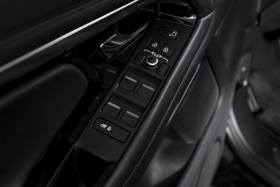 Land Rover Range Rover Evoque 1.5 P300e AWD R-Dynamic HSE - Automaat | Pano | Dig. Cockpit | Adapt. Cruise | Elek. Stoel | Stoelverw. | Meridian Sound | PDC | Camera | NAV + App. Connect | ECC | DAB | Elek. Klep | LM 20" |