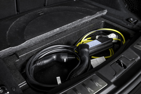 Land Rover Range Rover Evoque 1.5 P300e AWD R-Dynamic HSE - Automaat | Pano | Dig. Cockpit | Adapt. Cruise | Elek. Stoel | Stoelverw. | Meridian Sound | PDC | Camera | NAV + App. Connect | ECC | DAB | Elek. Klep | LM 20" |