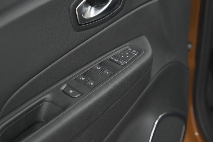 Renault Captur TCe 90 Intens | Camera | Dodehoekdetectie | Navigatie | Parkeersensoren