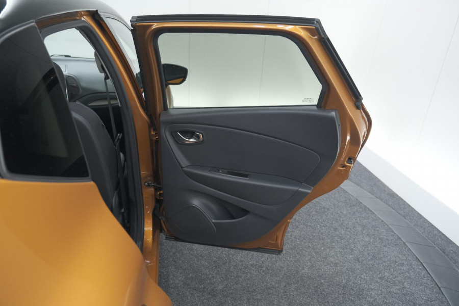 Renault Captur TCe 90 Intens | Camera | Dodehoekdetectie | Navigatie | Parkeersensoren