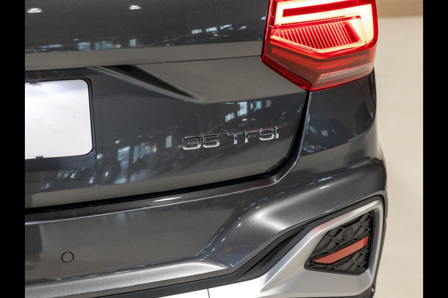 Audi Q2 35 TFSI S Edition / 150pk / Leder / Stoelverwarming / Keyless entry / Matrix LED / Adaptieve cruise control /