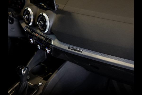 Audi Q2 35 TFSI S Edition / 150pk / Leder / Stoelverwarming / Keyless entry / Matrix LED / Adaptieve cruise control /