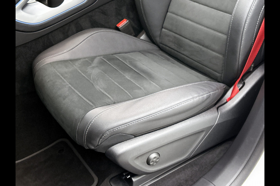 Mercedes-Benz GLE Coupé 400 e 4MATIC AMG Plug-In Hybride AMG Line | Night Pakket | 22 Inch AMG Velgen | Burmester® | Panorama schuif-Kanteldak. Inclusief 24 maanden MB Certified garantie voor Europa.