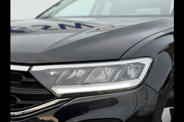 Volkswagen T-Roc 1.5 TSI Move | CarPlay | Camera | Cruise | LED | DAB+ | 17 inch