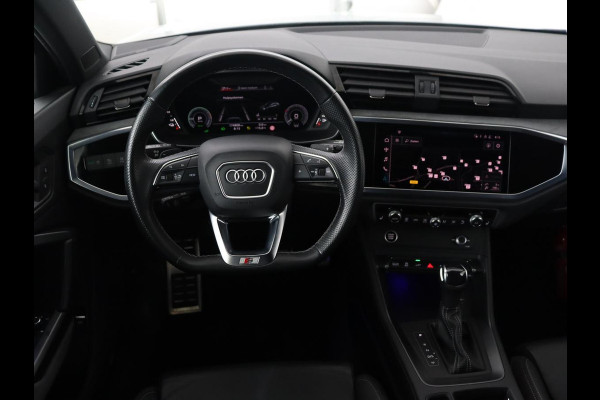 Audi Q3 45 TFSIe S edition | Leder | Stoelverwarming | Adaptive cruise | Camera | Carplay | Sfeerverlichting | Navigatie | Sonos 3D Sound | Climate control | Parkeerhulp | Full LED | S Line | PHEV | Plug In