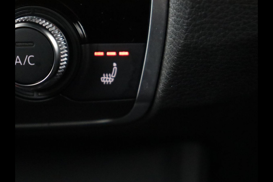 Audi Q3 45 TFSIe S edition | Leder | Stoelverwarming | Adaptive cruise | Camera | Carplay | Sfeerverlichting | Navigatie | Sonos 3D Sound | Climate control | Parkeerhulp | Full LED | S Line | PHEV | Plug In
