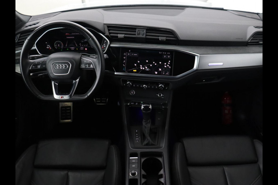 Audi Q3 45 TFSIe S edition | Leder | Stoelverwarming | Adaptive cruise | Camera | Carplay | Sfeerverlichting | Navigatie | Sonos 3D Sound | Climate control | Parkeerhulp | Full LED | S Line | PHEV | Plug In