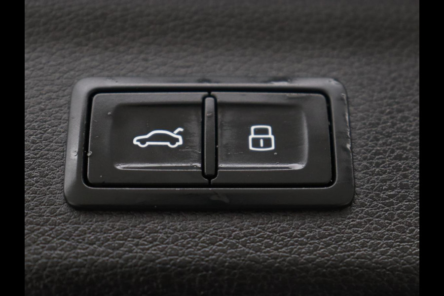 Audi Q3 45 TFSIe S edition | Leder | Stoelverwarming | Adaptive cruise | Camera | Carplay | Sfeerverlichting | Navigatie | Sonos 3D Sound | Climate control | Parkeerhulp | Full LED | S Line | PHEV | Plug In