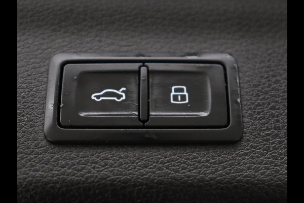 Audi Q3 45 TFSIe S edition | Leder | Stoelverwarming | Adaptive cruise | Camera | Carplay | Sfeerverlichting | Navigatie | Sonos 3D Sound | Climate control | Parkeerhulp | Full LED | S Line | PHEV | Plug In