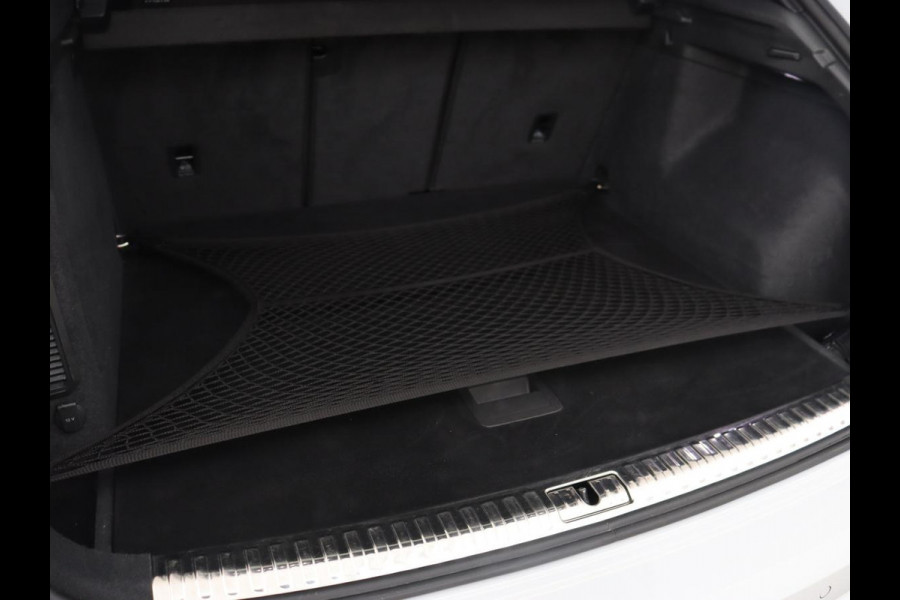 Audi Q3 45 TFSIe S edition | Leder | Stoelverwarming | Adaptive cruise | Camera | Carplay | Sfeerverlichting | Navigatie | Sonos 3D Sound | Climate control | Parkeerhulp | Full LED | S Line | PHEV | Plug In