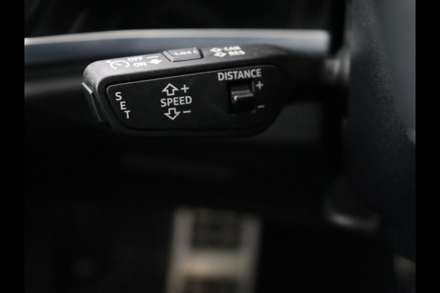Audi Q3 45 TFSIe S edition | Leder | Stoelverwarming | Adaptive cruise | Camera | Carplay | Sfeerverlichting | Navigatie | Sonos 3D Sound | Climate control | Parkeerhulp | Full LED | S Line | PHEV | Plug In