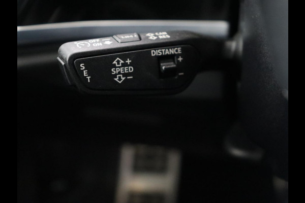 Audi Q3 45 TFSIe S edition | Leder | Stoelverwarming | Adaptive cruise | Camera | Carplay | Sfeerverlichting | Navigatie | Sonos 3D Sound | Climate control | Parkeerhulp | Full LED | S Line | PHEV | Plug In