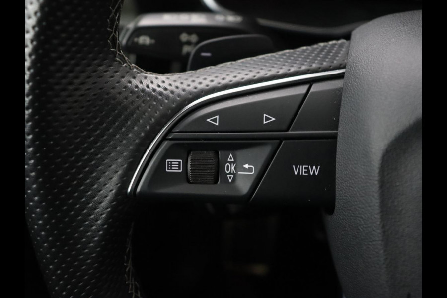 Audi Q3 45 TFSIe S edition | Leder | Stoelverwarming | Adaptive cruise | Camera | Carplay | Sfeerverlichting | Navigatie | Sonos 3D Sound | Climate control | Parkeerhulp | Full LED | S Line | PHEV | Plug In