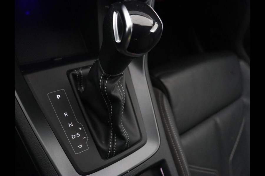 Audi Q3 45 TFSIe S edition | Leder | Stoelverwarming | Adaptive cruise | Camera | Carplay | Sfeerverlichting | Navigatie | Sonos 3D Sound | Climate control | Parkeerhulp | Full LED | S Line | PHEV | Plug In