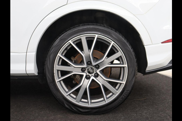 Audi Q3 45 TFSIe S edition | Leder | Stoelverwarming | Adaptive cruise | Camera | Carplay | Sfeerverlichting | Navigatie | Sonos 3D Sound | Climate control | Parkeerhulp | Full LED | S Line | PHEV | Plug In