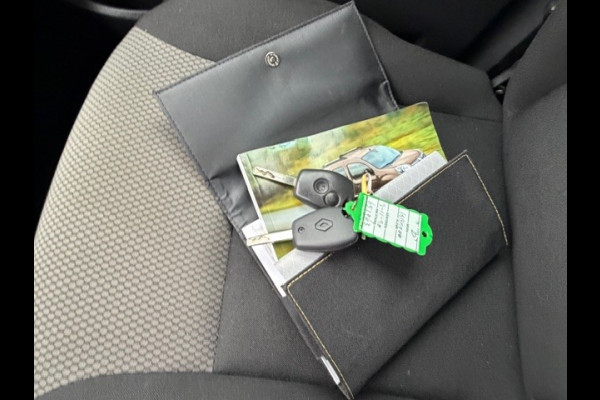 Renault Kangoo 1.5 Blue dCi 80 Comfort AIRCO I NAVI I TREKHAAK I NW DISTRIBUTIE I 1e EIGENAAR I COMPLETE ONDERHOUDSHISTORIE