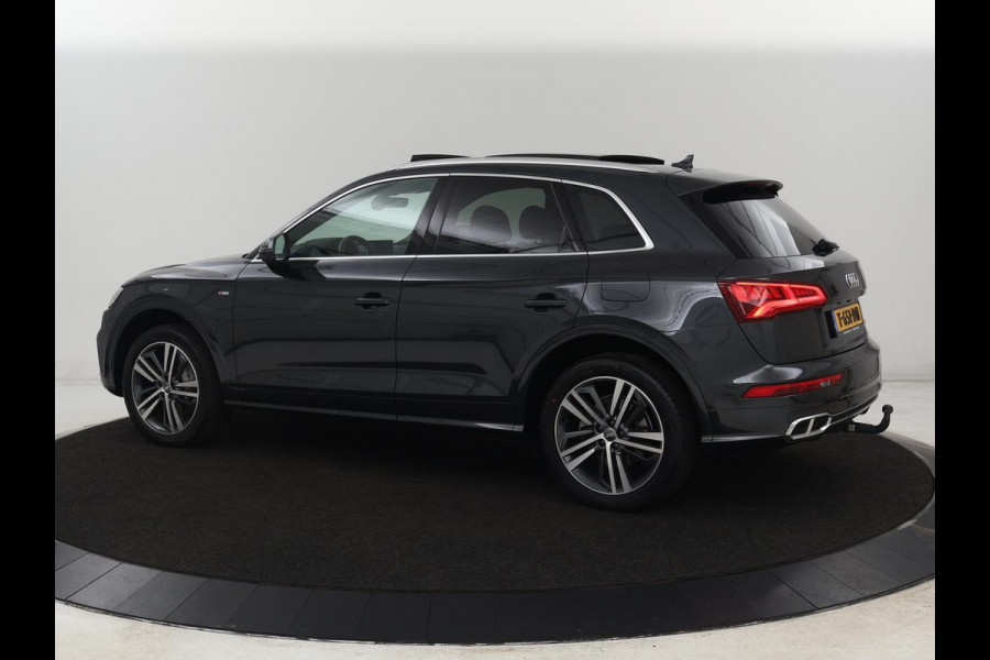 Audi Q5 55 TFSIe quattro S edition | Panoramadak | Carplay | Stoelverwarming | Trekhaak | Adaptive cruise | 20'' | Leder/Alcantara | Camera | Navigatie | DAB | Virtual Cockpit | Full LED | S Line | PHEV | Plug In