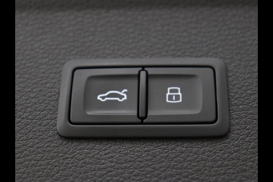 Audi Q5 55 TFSIe quattro S edition | Panoramadak | Carplay | Stoelverwarming | Trekhaak | Adaptive cruise | 20'' | Leder/Alcantara | Camera | Navigatie | DAB | Virtual Cockpit | Full LED | S Line | PHEV | Plug In