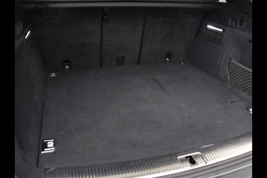 Audi Q5 55 TFSIe quattro S edition | Panoramadak | Carplay | Stoelverwarming | Trekhaak | Adaptive cruise | 20'' | Leder/Alcantara | Camera | Navigatie | DAB | Virtual Cockpit | Full LED | S Line | PHEV | Plug In