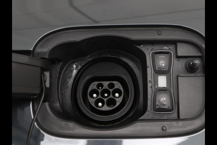 Audi Q5 55 TFSIe quattro S edition | Panoramadak | Carplay | Stoelverwarming | Trekhaak | Adaptive cruise | 20'' | Leder/Alcantara | Camera | Navigatie | DAB | Virtual Cockpit | Full LED | S Line | PHEV | Plug In