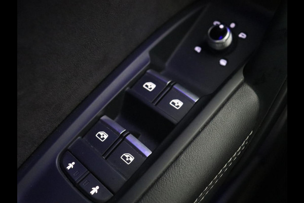 Audi Q5 55 TFSIe quattro S edition | Panoramadak | Carplay | Stoelverwarming | Trekhaak | Adaptive cruise | 20'' | Leder/Alcantara | Camera | Navigatie | DAB | Virtual Cockpit | Full LED | S Line | PHEV | Plug In