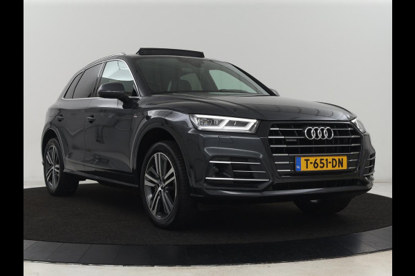 Audi Q5 55 TFSIe quattro S edition | Panoramadak | Carplay | Stoelverwarming | Trekhaak | Adaptive cruise | 20'' | Leder/Alcantara | Camera | Navigatie | DAB | Virtual Cockpit | Full LED | S Line | PHEV | Plug In