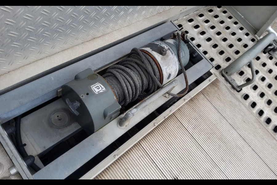 Renault Master 165 PK OPRIJWAGEN MET HULPLUCHTVERING VFJ-63-R + AANHANGER 38-WV-VV