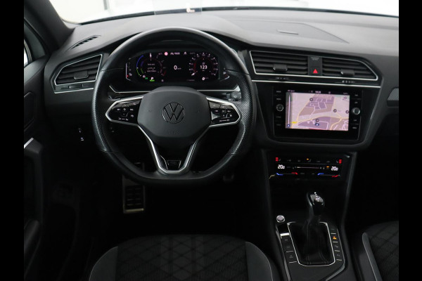 Volkswagen Tiguan 1.4 TSI eHybrid R-Line | Panoramadak | Trekhaak | Head-Up | Stoelverwarming | Adaptive cruise | Camera | Carplay | Matrix LED | Navigatie | 19'' | Virtual Cockpit | PHEV | Plug In