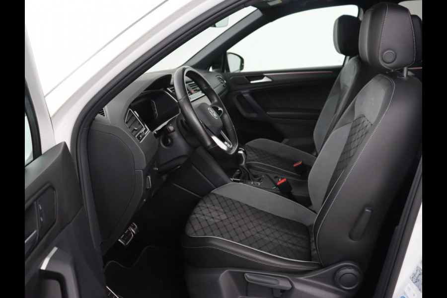Volkswagen Tiguan 1.4 TSI eHybrid R-Line | Panoramadak | Trekhaak | Head-Up | Stoelverwarming | Adaptive cruise | Camera | Carplay | Matrix LED | Navigatie | 19'' | Virtual Cockpit | PHEV | Plug In