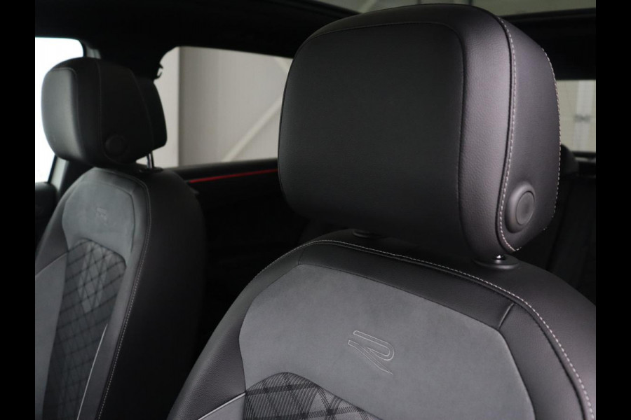 Volkswagen Tiguan 1.4 TSI eHybrid R-Line | Panoramadak | Trekhaak | Head-Up | Stoelverwarming | Adaptive cruise | Camera | Carplay | Matrix LED | Navigatie | 19'' | Virtual Cockpit | PHEV | Plug In