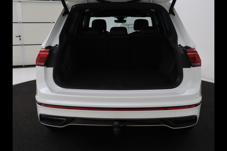 Volkswagen Tiguan 1.4 TSI eHybrid R-Line | Panoramadak | Trekhaak | Head-Up | Stoelverwarming | Adaptive cruise | Camera | Carplay | Matrix LED | Navigatie | 19'' | Virtual Cockpit | PHEV | Plug In