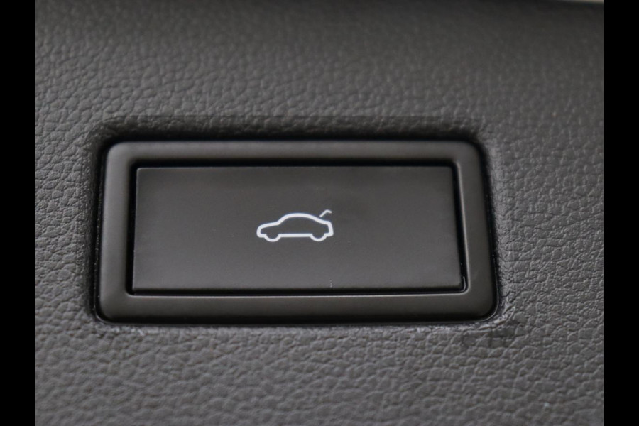 Volkswagen Tiguan 1.4 TSI eHybrid R-Line | Panoramadak | Trekhaak | Head-Up | Stoelverwarming | Adaptive cruise | Camera | Carplay | Matrix LED | Navigatie | 19'' | Virtual Cockpit | PHEV | Plug In