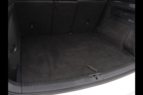 Volkswagen Tiguan 1.4 TSI eHybrid R-Line | Panoramadak | Trekhaak | Head-Up | Stoelverwarming | Adaptive cruise | Camera | Carplay | Matrix LED | Navigatie | 19'' | Virtual Cockpit | PHEV | Plug In