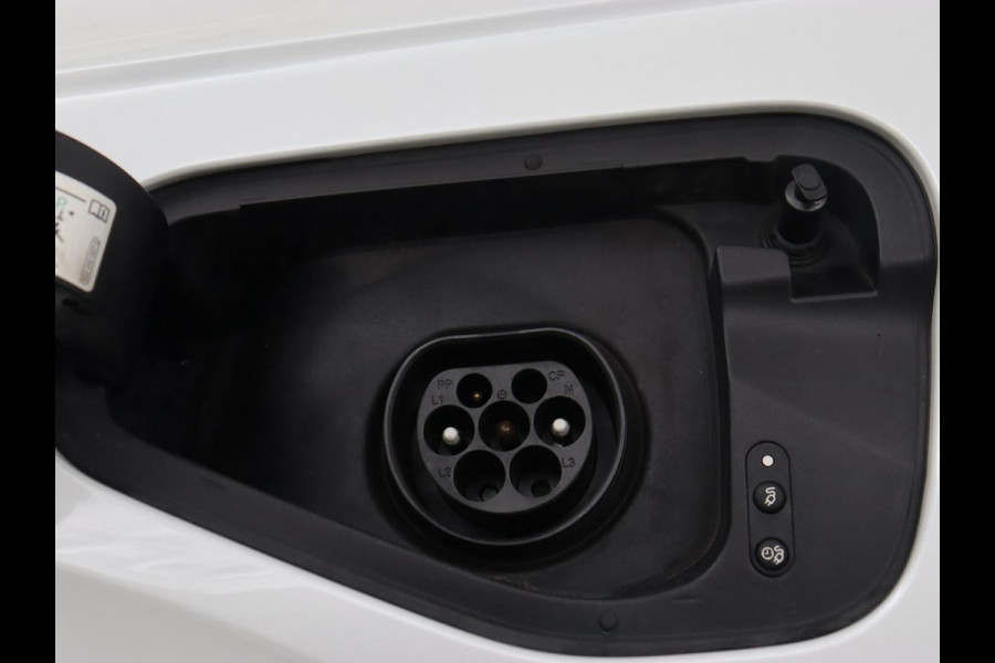 Volkswagen Tiguan 1.4 TSI eHybrid R-Line | Panoramadak | Trekhaak | Head-Up | Stoelverwarming | Adaptive cruise | Camera | Carplay | Matrix LED | Navigatie | 19'' | Virtual Cockpit | PHEV | Plug In