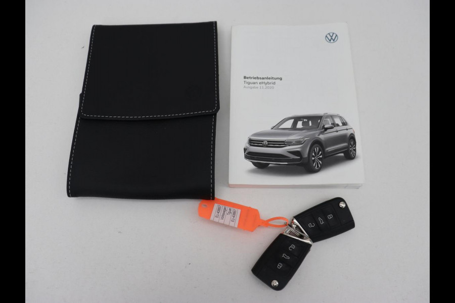 Volkswagen Tiguan 1.4 TSI eHybrid R-Line | Panoramadak | Trekhaak | Head-Up | Stoelverwarming | Adaptive cruise | Camera | Carplay | Matrix LED | Navigatie | 19'' | Virtual Cockpit | PHEV | Plug In