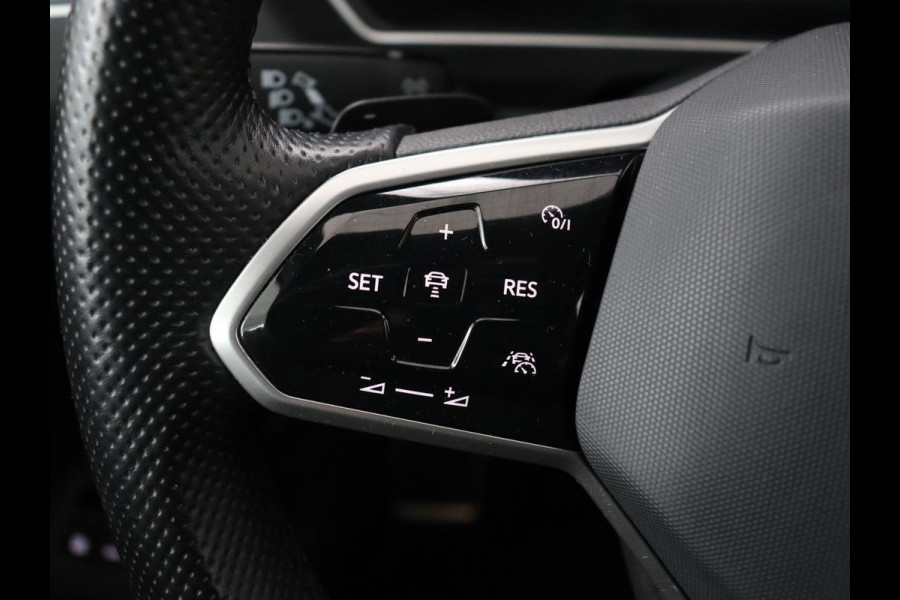 Volkswagen Tiguan 1.4 TSI eHybrid R-Line | Panoramadak | Trekhaak | Head-Up | Stoelverwarming | Adaptive cruise | Camera | Carplay | Matrix LED | Navigatie | 19'' | Virtual Cockpit | PHEV | Plug In