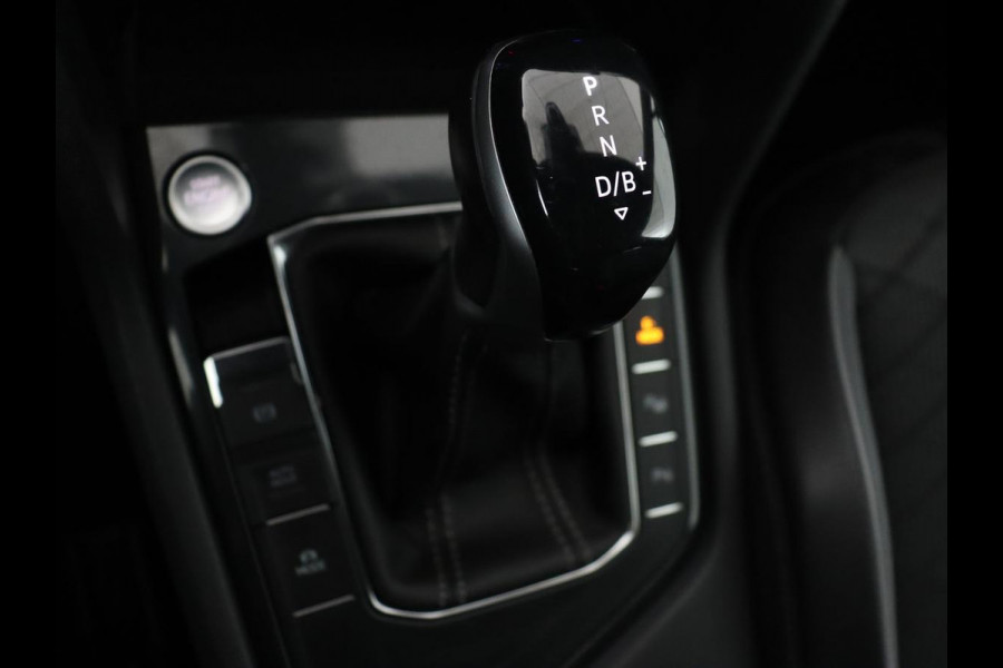 Volkswagen Tiguan 1.4 TSI eHybrid R-Line | Panoramadak | Trekhaak | Head-Up | Stoelverwarming | Adaptive cruise | Camera | Carplay | Matrix LED | Navigatie | 19'' | Virtual Cockpit | PHEV | Plug In