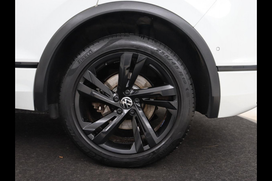 Volkswagen Tiguan 1.4 TSI eHybrid R-Line | Panoramadak | Trekhaak | Head-Up | Stoelverwarming | Adaptive cruise | Camera | Carplay | Matrix LED | Navigatie | 19'' | Virtual Cockpit | PHEV | Plug In