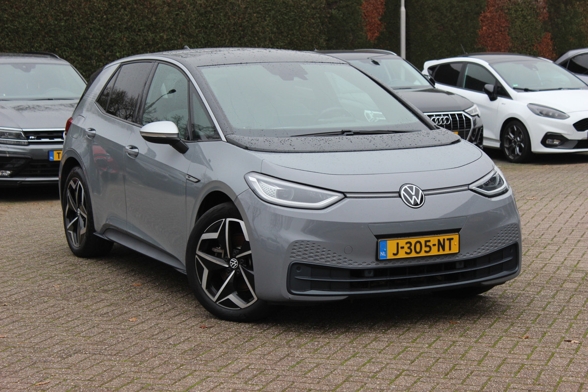 Volkswagen ID.3 First Plus 58 kWh / Camera / Keyless / Matrix LED / Interieurvoorverwarming / 19'' / DAB / 19'' / Navigatie / ACC