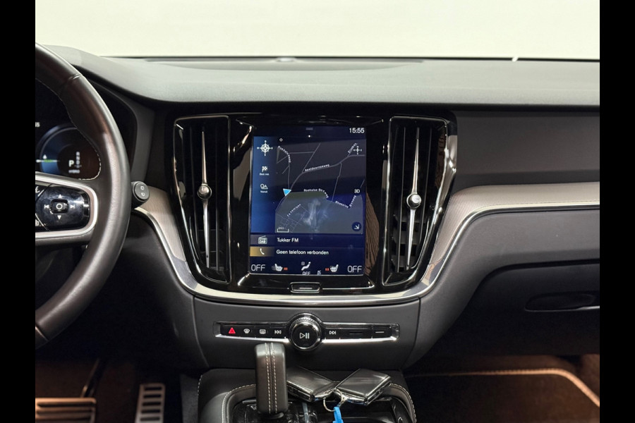 Volvo V60 2.0 T8 Recharge AWD R-Design | Panoramadak | Leder | BLIS | Memory