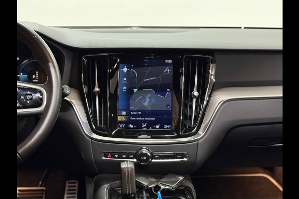 Volvo V60 2.0 T8 Recharge AWD R-Design | Panoramadak | Leder | BLIS | Memory