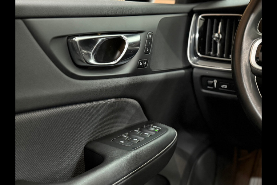 Volvo V60 2.0 T8 Recharge AWD R-Design | Panoramadak | Leder | BLIS | Memory