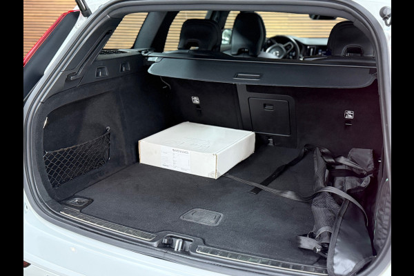 Volvo V60 2.0 T8 Recharge AWD R-Design | Panoramadak | Leder | BLIS | Memory