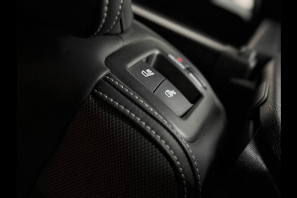 Volvo V60 2.0 T8 Recharge AWD R-Design | Panoramadak | Leder | BLIS | Memory