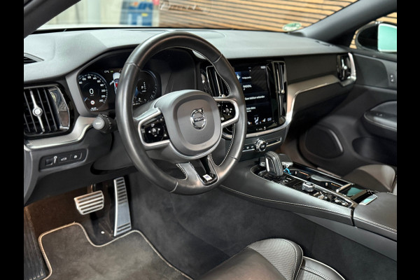 Volvo V60 2.0 T8 Recharge AWD R-Design | Panoramadak | Leder | BLIS | Memory