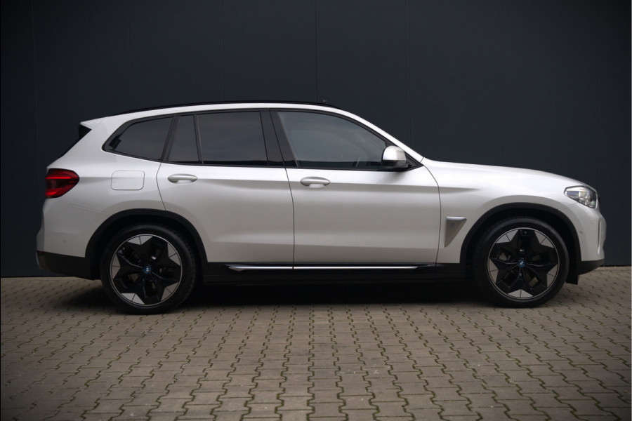 BMW iX3 High Executive 80 kWh | Panoramadak | Keyless | Stoelverwarming | Harman Kardon | Memory Seat | Head-Up Display | 360 Camera | Adaptief Onderstel | Trekhaak | Adaptive LED | Elektrische Stoelen | Apple Carplay | N
