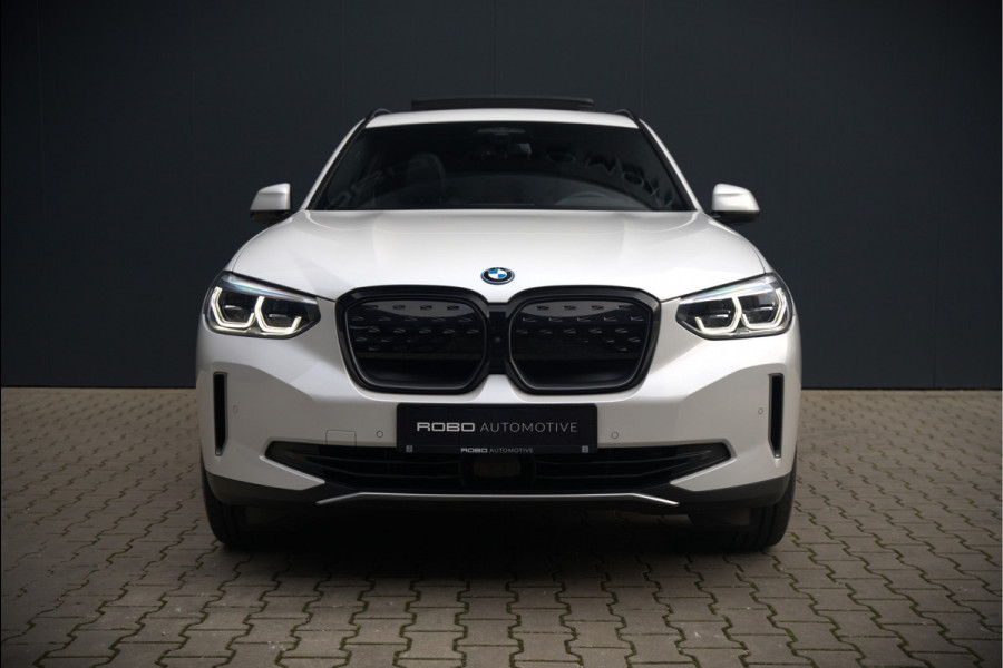 BMW iX3 High Executive 80 kWh | Panoramadak | Keyless | Stoelverwarming | Harman Kardon | Memory Seat | Head-Up Display | 360 Camera | Adaptief Onderstel | Trekhaak | Adaptive LED | Elektrische Stoelen | Apple Carplay | N